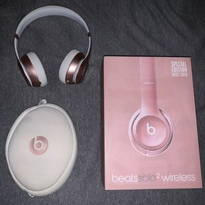 Beats solo 2 wireless limited-edition rose gold